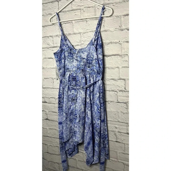 NWT Aqua Women's Blue White Paisley Handkerchief Mini Dress M. - Picture 6 of 11
